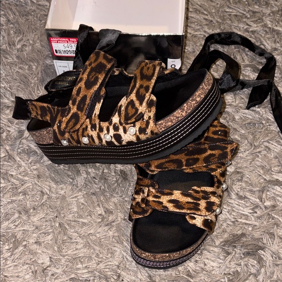 Leopard Print Sandals with Black Ties - Picture 4 of 8